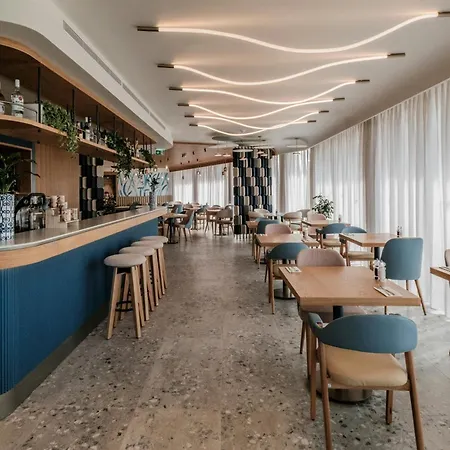 Courtyard By Marriott Hotel