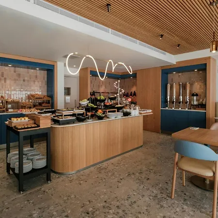 Courtyard By Marriott Hotel