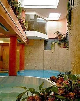 Courtyard By Marriott Hotel
