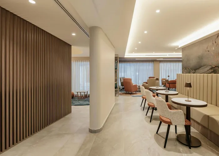 Отель Courtyard By Marriott 4*