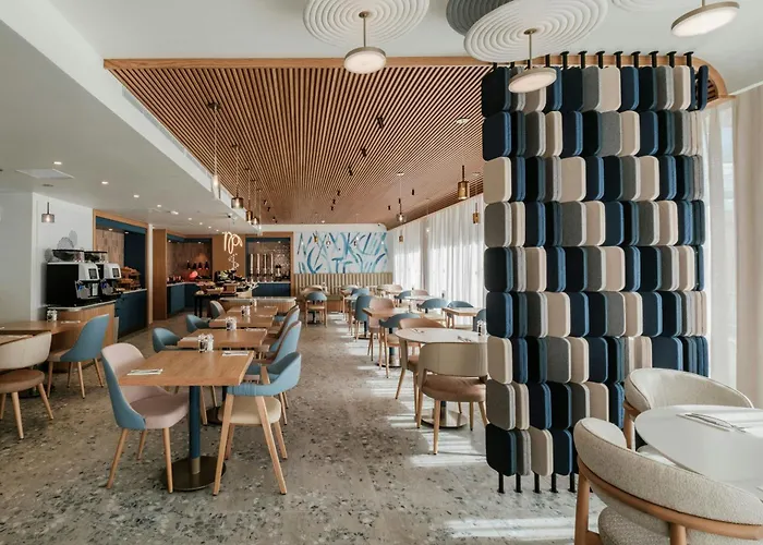 Courtyard By Marriott Отель Слима