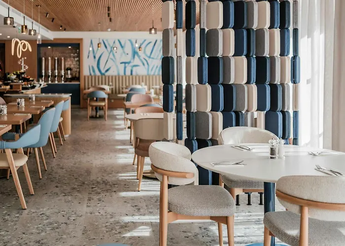 Отель Courtyard By Marriott