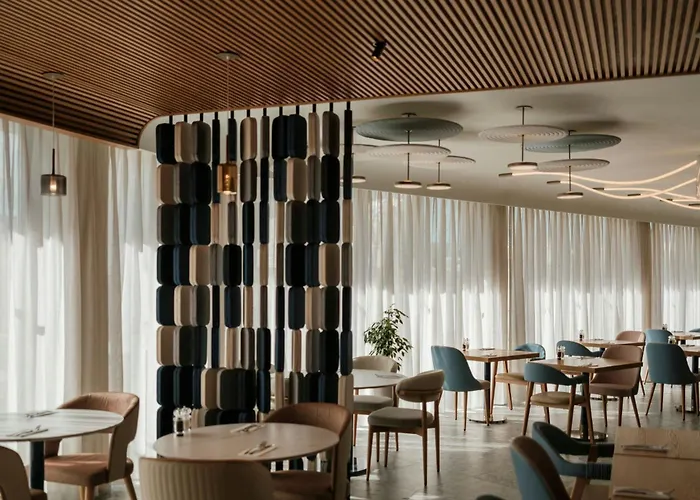 Courtyard By Marriott Отель Слима