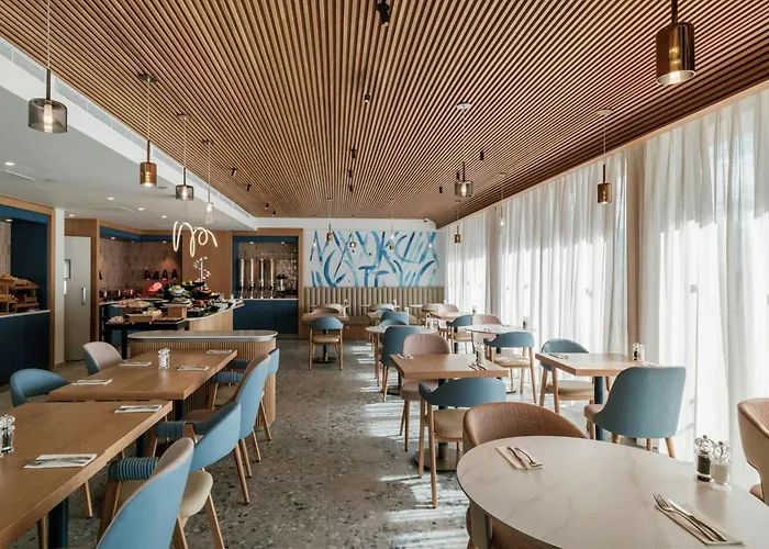 Отель Courtyard By Marriott Слима