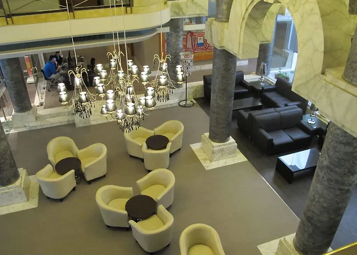 Отель Courtyard By Marriott Слима