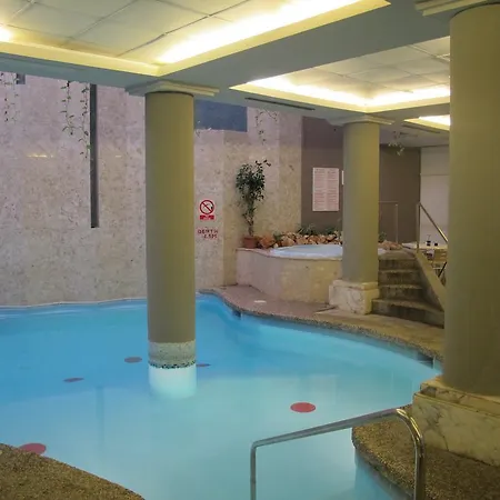 Courtyard By Marriott Hotell