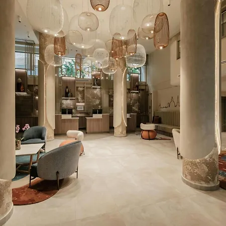 Courtyard By Marriott スリーマ
