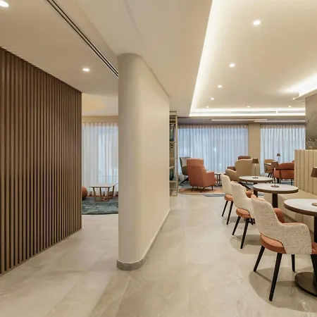 ホテル Courtyard By Marriott 4*