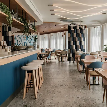 Courtyard By Marriott Hotel