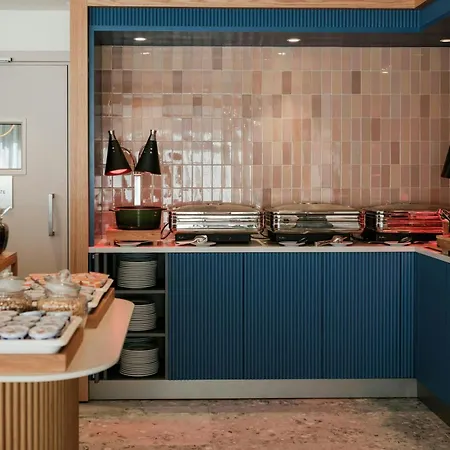 Courtyard By Marriott Hotell