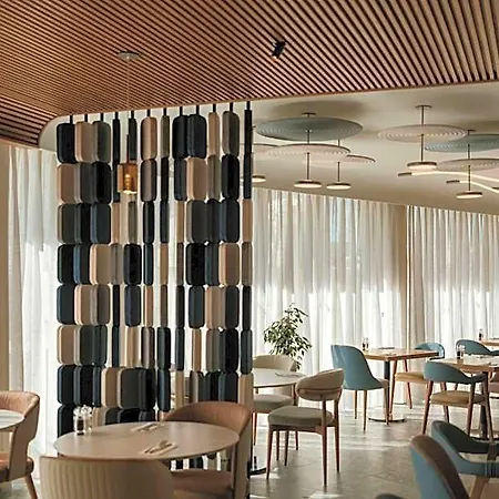 Courtyard By Marriott Hotel
