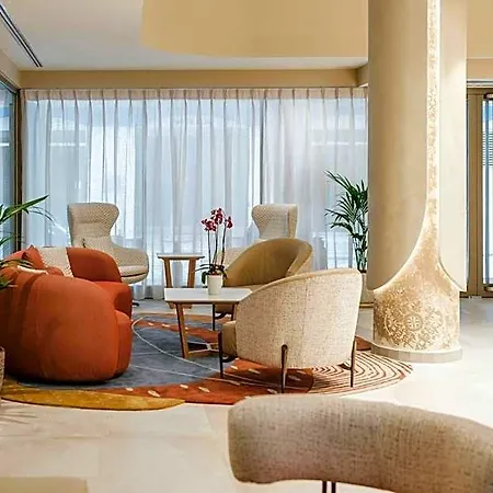 Courtyard By Marriott Hotel