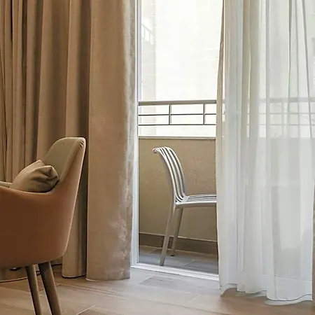 Courtyard By Marriott Hotel
