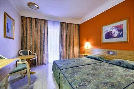 Courtyard By Marriott Hotell 4*