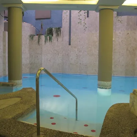 Courtyard By Marriott Hotell