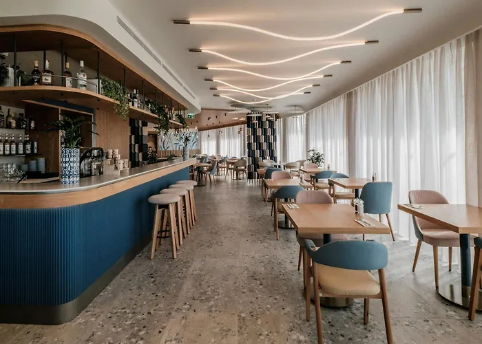 Courtyard By Marriott Отель