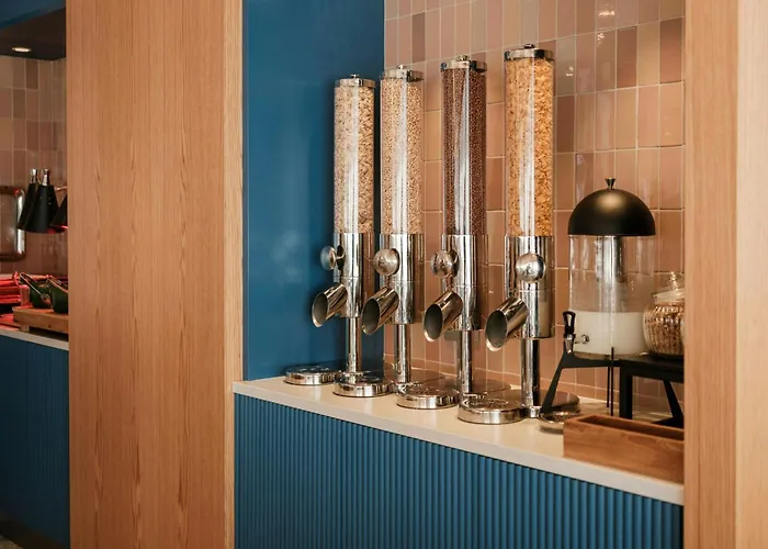 Отель Courtyard By Marriott