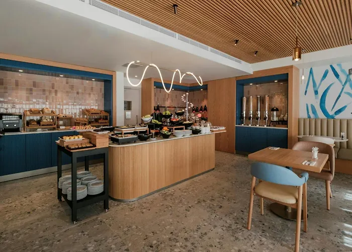 Courtyard By Marriott Hotel