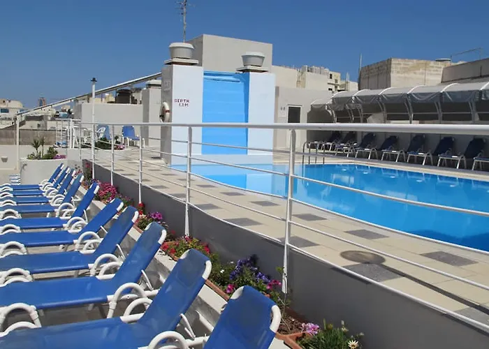 Courtyard By Marriott Отель