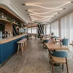 Courtyard By Marriott Hotel