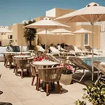 Courtyard By Marriott Hotel