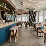 Courtyard By Marriott Hotel
