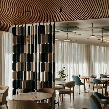 Courtyard By Marriott Отель Слима