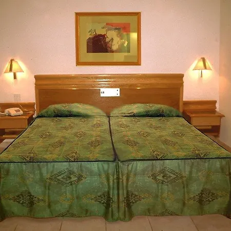 Отель Courtyard By Marriott